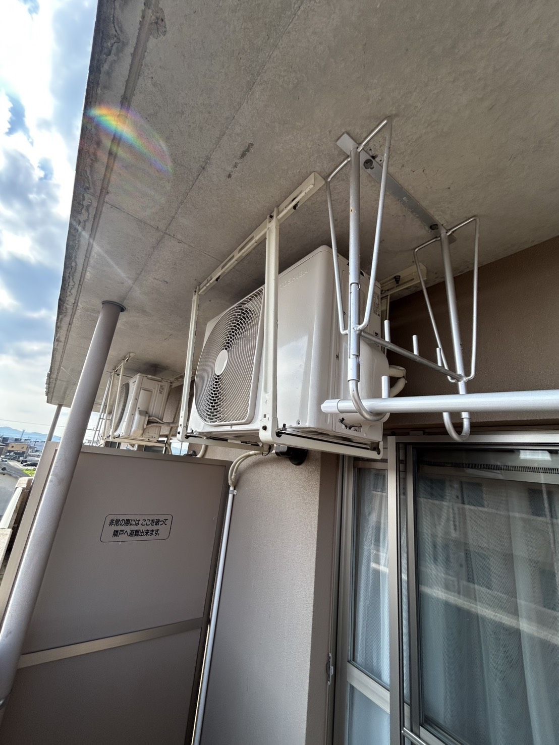 集合住宅ベランダへの室外機設置